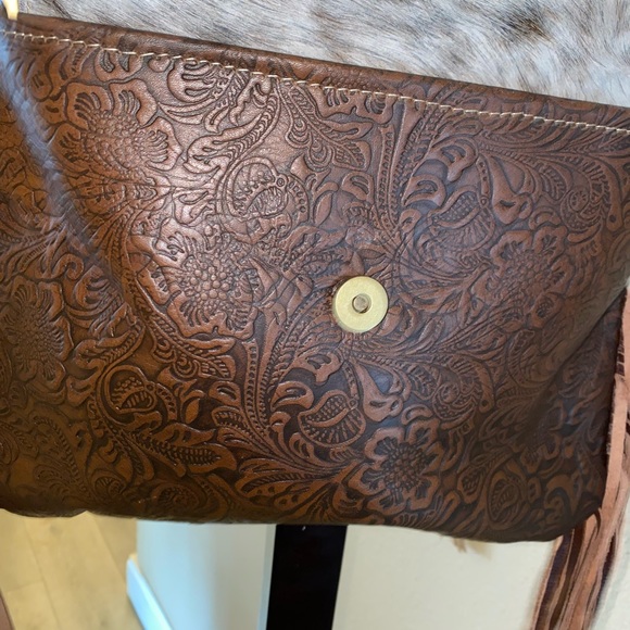 CARVED BLOSSOMS LEATHER & HAIR ON BAG - Picture 4 of 4